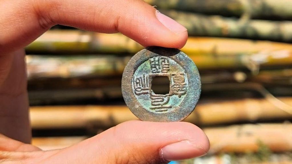 Ini Uang Kuno yang Ditemukan di Persawahan Lamongan