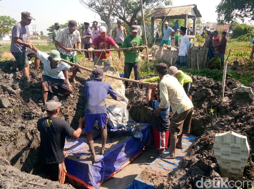 Desa di Lamongan Ini Punya Tradisi Pindahkan Makam Agar Jenazah Tak Kebanjiran