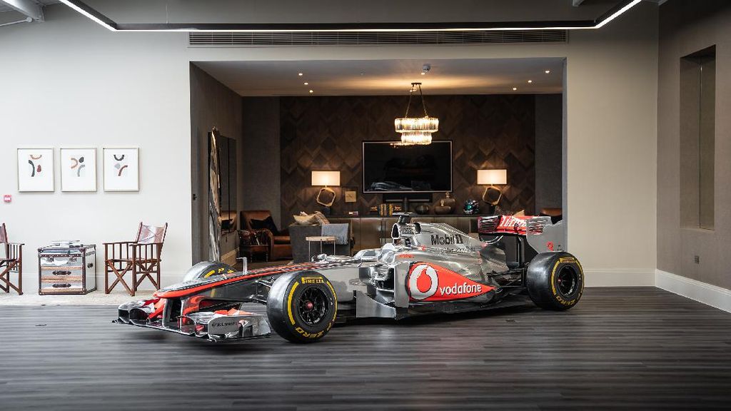 Mobil Balap F1 McLaren Dilelang!