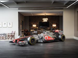 Mobil Balap F1 McLaren Dilelang!
