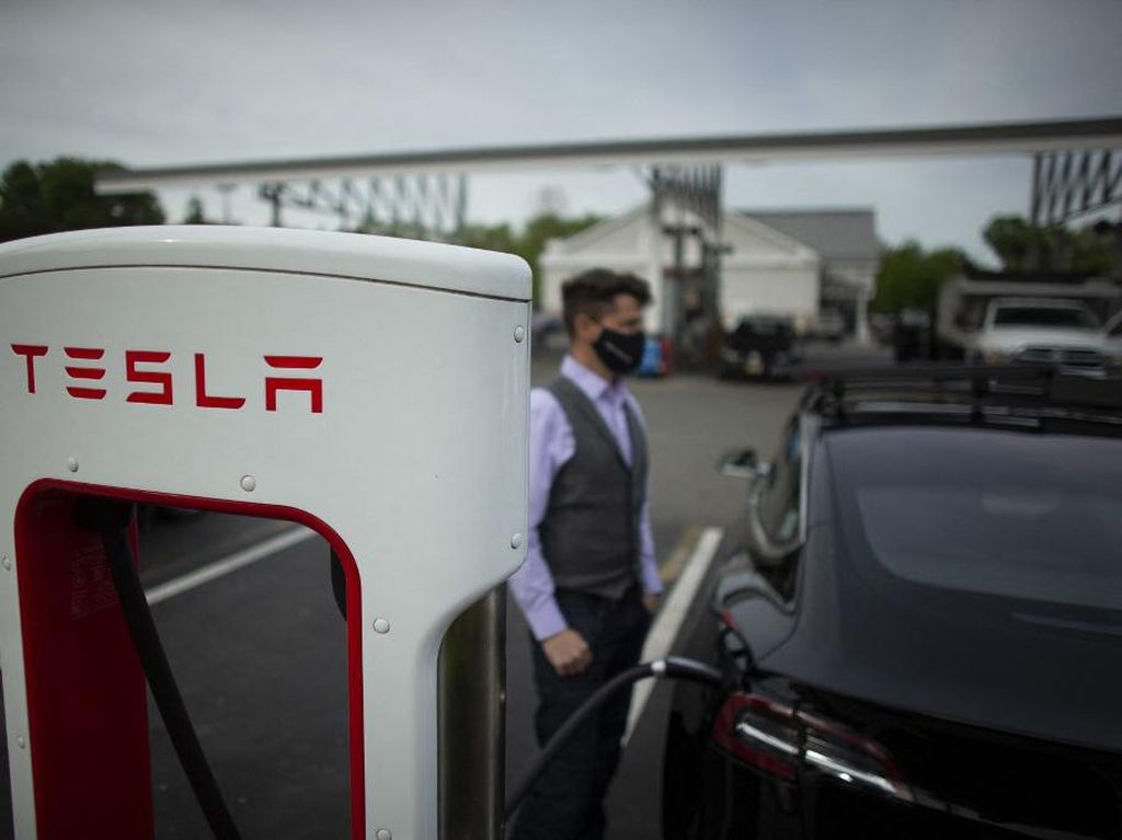 Harga Mobil Listrik Tesla Naik Dua Kali dalam Seminggu