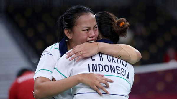 Ekspresi Ratri/Khalimatus Usai Raih Emas di Paralimpiade Tokyo