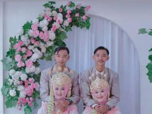 Cerita di Balik 2 Pasutri Kembar Nikah Barengan yang Viral Cerita di Balik 2 Pasutri Kembar Nikah Barengan yang Viral