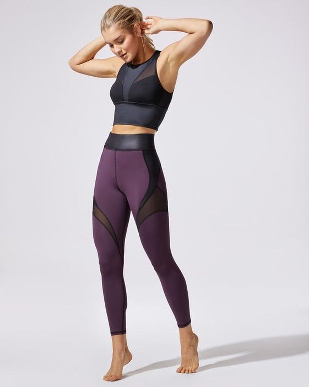 Pakaian olahraga yang bisa dipilih adalah legging.