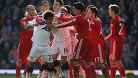 Antusiasme dan energi Rafael di posisi bek kanan, termasuk saat melawan rival berat seperti Liverpool dan Manchester City, masih bikin dirinya dikenang dengan manis oleh fans. Foto: Getty Images/Alex Livesey