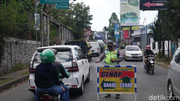 Ratusan kendaraan diputarbalik di Lembang