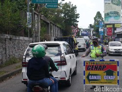 Ganjil Genap di Lembang KBB, Ratusan Kendaraan Wisatawan Diputarbalik