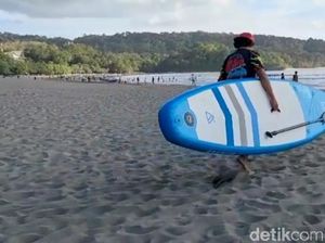 Mau Main Paddle Board Seperti Bu Susi? Bisa Banget di Pangandaran