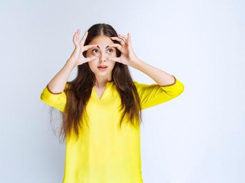 Suka kepikiran banyak hal, orang yang suka overthinking jadi pandai mengamati sesuatu/Foto: freepik/racool_studio