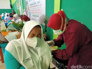 Gencarkan Vaksinasi Pelajar, Khofifah Harap Hybrid Learning Segera Terlaksana