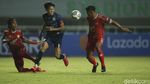 10 Pemain Arema FC Tahan Imbang PSM Makassar