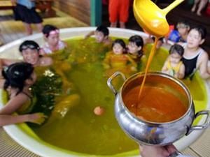 5 Onsen di Jepang Ini Suguhkan Mandi di Tanah Hingga Kuah Kari