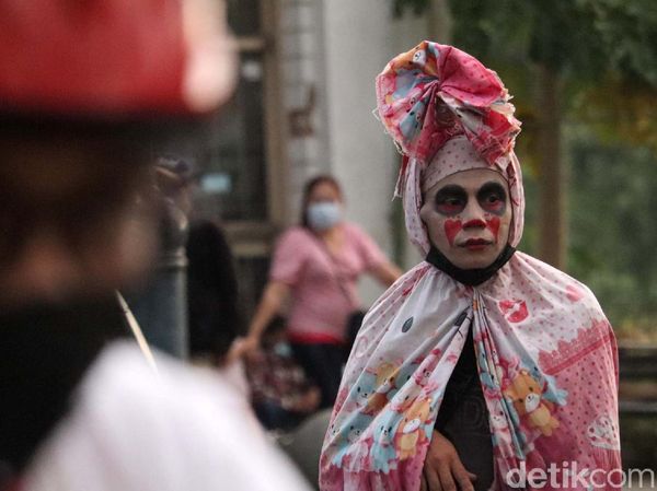 Bandung Level 3, Hantu Turun ke Jalan Asia Afrika