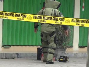 Gegana Evakuasi Kardus Mencurigakan yang Sempat Kagetkan Warga Madiun