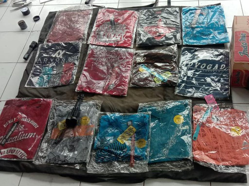 Paket Mencurigakan di Madiun Ternyata Berisi Kaos Distro