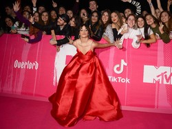 Duh, Camila Cabello Ngompol di Konser One Direction