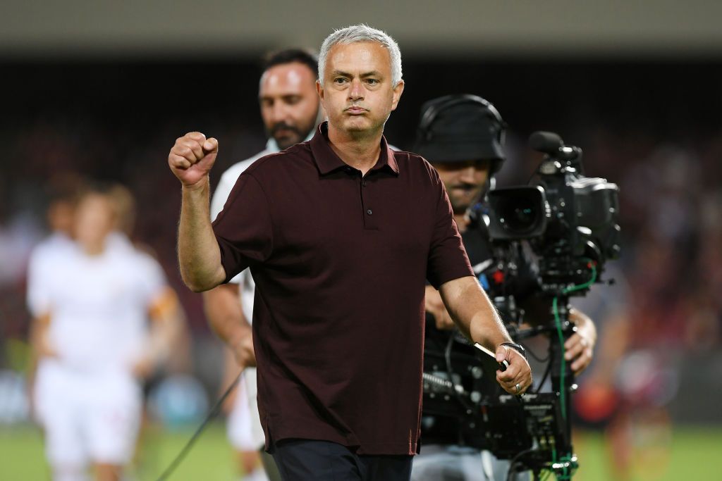 SALERNO, ITALY - AUGUST 29: Josè Mourinho AS Roma coach celebrates the victory after the Serie A match between US Salernitana and AS Roma at Stadio Arechi on August 29, 2021 in Salerno, Italy. (Photo by Francesco Pecoraro/Getty Images)