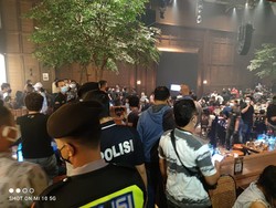 Pengunjung Holywings Kemang Berkerumun-Tak Bermasker, Catat Risikonya!