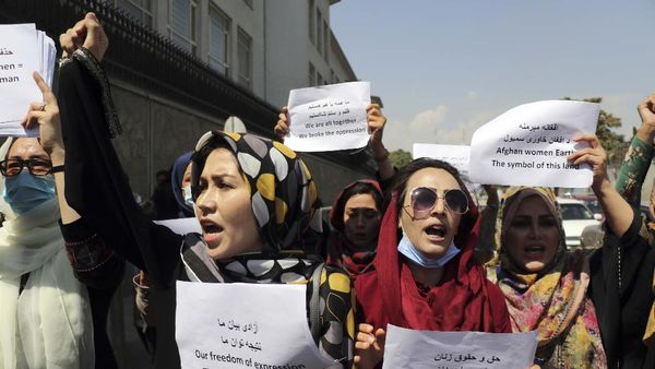 Ketika Perempuan Afghanistan Turun ke Jalan