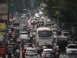 Arus Lalu Lintas Menuju Lembang Macet