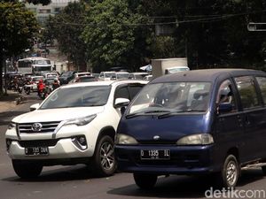 Liburan! Arus Lalu Lintas Menuju Lembang Macet