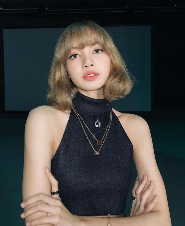 Lalisa Manoban, atau yang akrab dikenal sebagai Lisa ini menjadi member BLACKPINK selanjutnya yang akan melakukan debut solo.