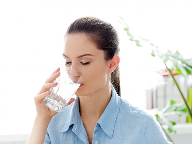 Manusia harus mengonsumsi air minum