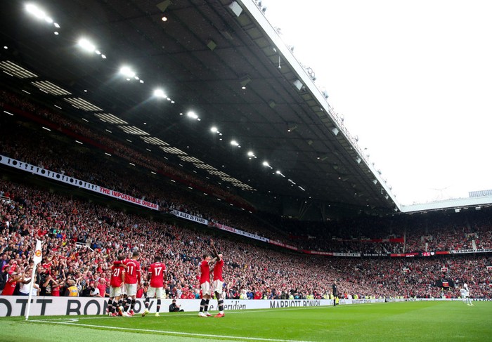MANCHESTER, ENGLAND - AUGUST 14: General view inside the stadium as Manchester United celebrate during the Premier League match between Manchester United  and  Leeds United at Old Trafford on August 14, 2021 in Manchester, England. (Photo by Catherine Ivill/Getty Images,)