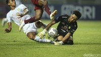 Unggul tak membuat Borneo mengendurkan serangan. Peluang demi peluang terus mereka dapatkan berkat penampilan agresif yang diperagakan anak asuh Roberto Mario Carlos Gomez. 