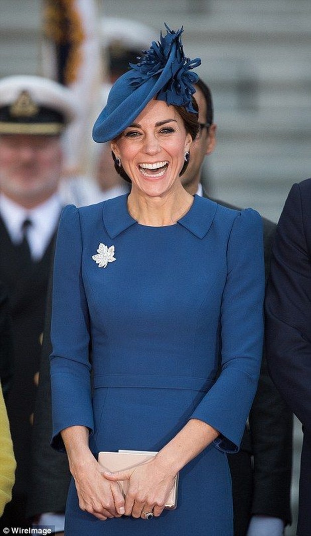 Pinterest.com/dailymail Makna dibalik outfit Kerajaan Inggris yang dipakai Kate Middleton.