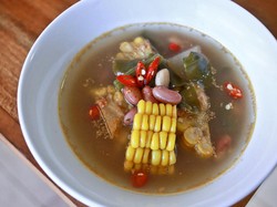 Resep Sayur Asem Betawi Kuah Bening dengan Oncom yang Sedap