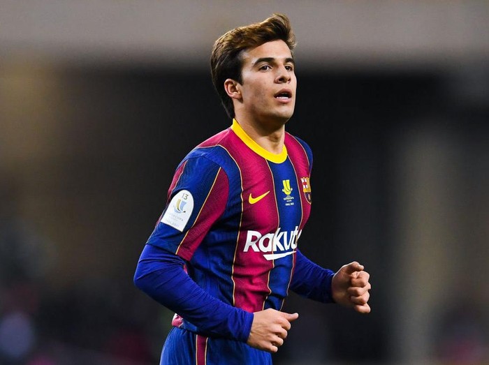 SEVILLE, SPAIN - JANUARY 17: Ricard 'Riqui' Puig of FC Barcelona looks on during the Supercopa de Espana Final match between FC Barcelona and Athletic Club at Estadio de La Cartuja on January 17, 2021 in Seville, Spain. Sporting stadiums around Spain remain under strict restrictions due to the Coronavirus Pandemic as Government social distancing laws prohibit fans inside venues resulting in games being played behind closed doors. (Photo by David Ramos/Getty Images)