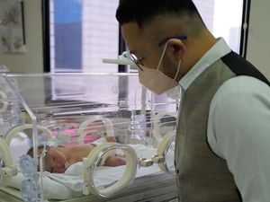 Selamat! Desainer Samuel Wongso Dikaruniai Putra Seminggu Lebih Cepat Selamat! Desainer Samuel Wongso Dikaruniai Putra Seminggu Lebih Cepat