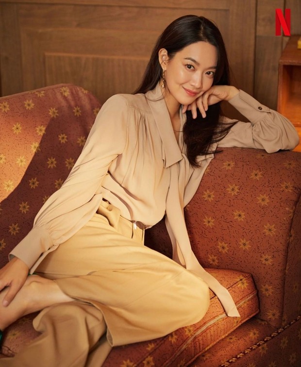 Sebelumnya, Shin Min Ah pernah membintangi drama garapan sutradara Yoo Je Won berjudul Tomorrow With You.