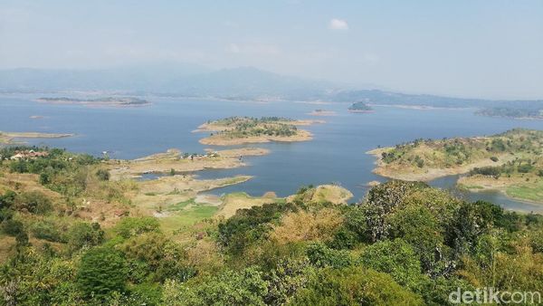 Foto: Tempat Terbaik Menikmati Pemandangan Waduk Jatigede Sumedang