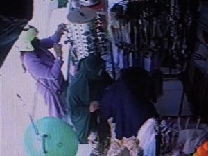 3 Wanita di Polman Sulbar Terekam CCTV Curi Kipas Angin-Kacamata di Toko