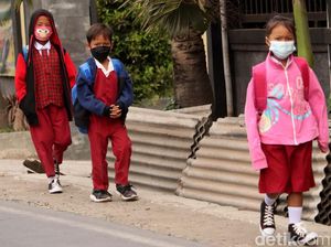 Bandung Gelar PTM Terbatas, Siswa Semangat Belajar di Sekolah