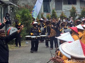 Begini Jadinya Kalau Lansia di Sukabumi Ikut Marching Band