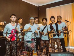 Eks Peserta IMB, Cak Mat Klantink Kini Sukses Jualan Kerak Telor di Surabaya