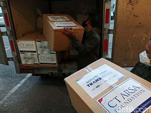 CT ARSA Foundation Kirim APD untuk Nakes di Zona Merah CT ARSA Foundation Kirim APD untuk Nakes di Zona Merah