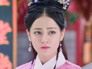 Terpopuler: Gaya Dilraba Dilmurat Berbaju Tradisional, Kecantikannya Membius Terpopuler: Gaya Dilraba Dilmurat Berbaju Tradisional, Kecantikannya Membius