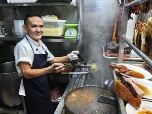 Gerai Chicken Rice Enak dan Murah di Singapura Ini Kehilangan Bintang Michelin Gerai Chicken Rice Enak dan Murah di Singapura Ini Kehilangan Bintang Michelin