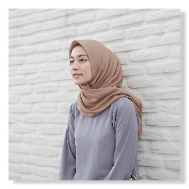 Hijab voal cocok banget digunakan untuk traveling, karena tidak terasa panas dan tidak mudah lecek.