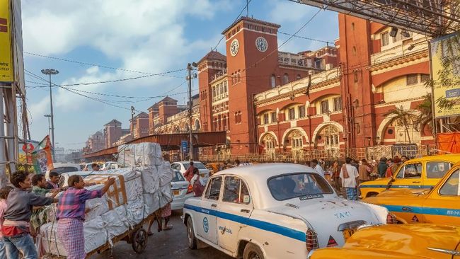 Ilustrasi lalu lintas di India