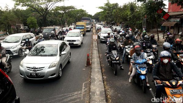 Jalan Soekarno-Hatta Bandung Macet, Ini Penyebabnya...