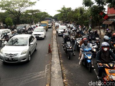 Jalan Soekarno-Hatta Bandung Macet, Ini Penyebabnya...