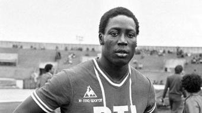 (FILES) In this file photo taken on July 26, 1977 French football player Jean-Pierre Adams poses in Paris. - Former French defender Jean-Pierre Adams, who had been in a coma for nearly 40 years, died on September 6, 2021 at the age of 73, his former clubs Nice, Nimes and PSG announced. (Photo by - / AFP)