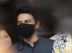 Jonathan Frizzy Siap Penuhi Panggilan Polisi Terkait Laporan KDRT Dhena Devanka Jonathan Frizzy Siap Penuhi Panggilan Polisi Terkait Laporan KDRT Dhena Devanka