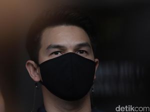 Jonathan Frizzy dan Dhena Devanka Saling Lapor Polisi Korban KDRT Jonathan Frizzy dan Dhena Devanka Saling Lapor Polisi Korban KDRT