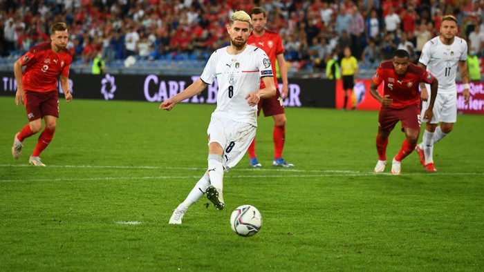 BASEL, SWITZERLAND - SEPTEMBER 05:  Jorginho of Italy takes the penalty during the 2022 FIFA World Cup Qualifier match between Switzerland and Italy at St Jacob Park on September 05, 2021 in Basel, Basel-Stadt. (Photo by Claudio Villa/Getty Images)